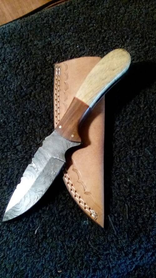 Hand Made Damascus Steel Knife
