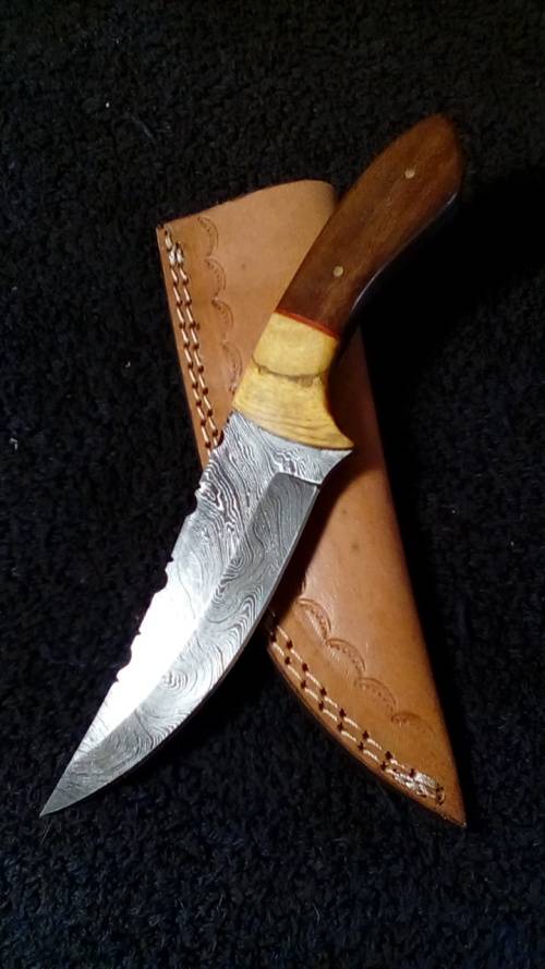 Hand Made Damascus Steel Knife