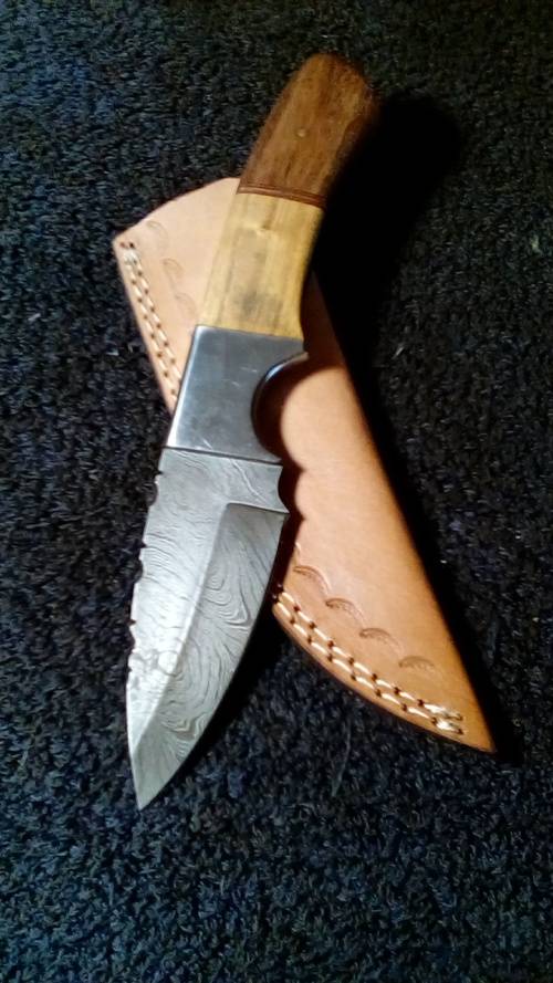 Hand Made Damascus Steel Knife