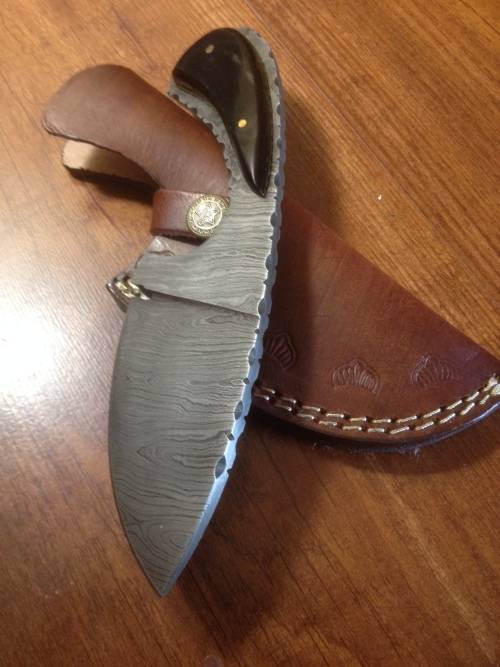 Hand Made Damascus Steel Hunting Knife-NO RESERVE AUCTION !!!