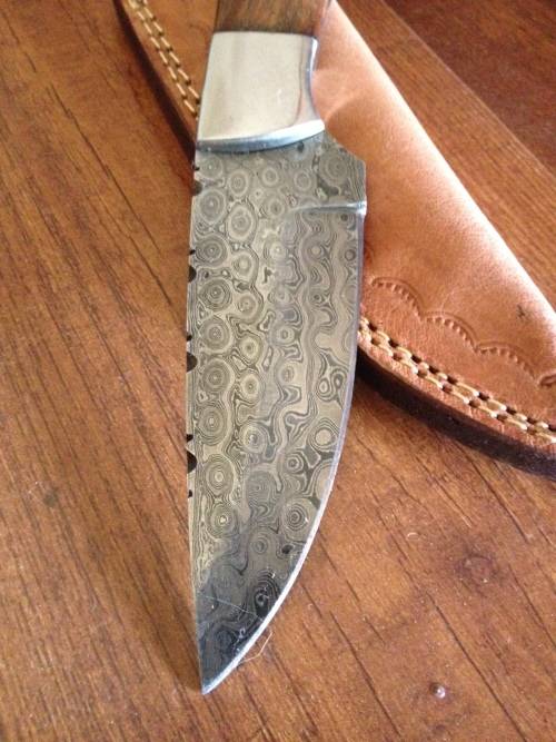 Hand Made Damascus Steel Hunting Knife-NO RESERVE AUCTION