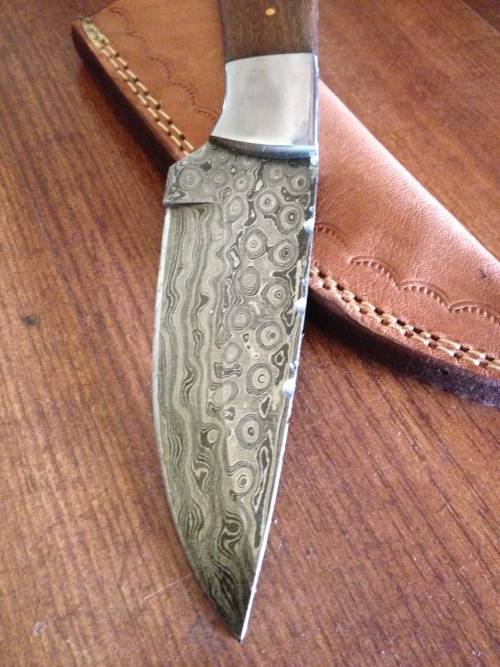 Hand Made Damascus Steel Hunting Knife-NO RESERVE AUCTION