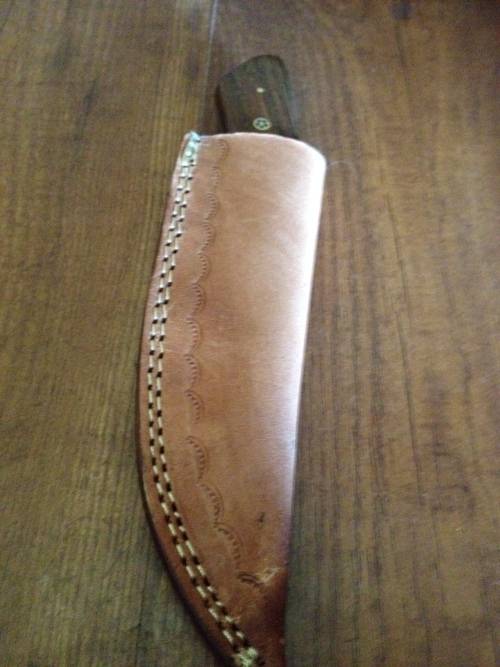 Hand Made Damascus Steel Hunting Knife-NO RESERVE AUCTION