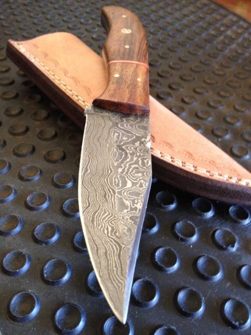 Handmade Damascus Steel Hunting Knife