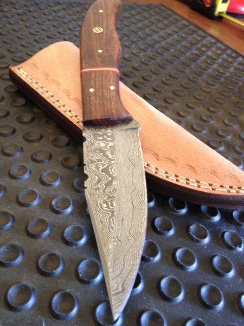 Handmade Damascus Steel Hunting Knife