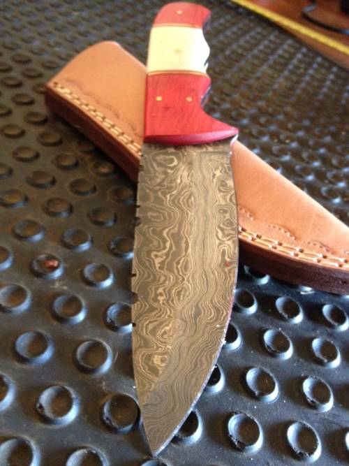 HANDMADE DAMASCUS STEEL HUNTING KNIFE !!!