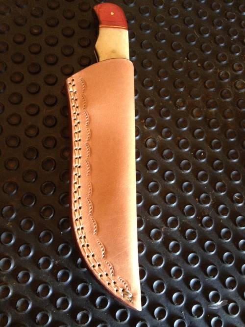 HANDMADE DAMASCUS STEEL HUNTING KNIFE !!!