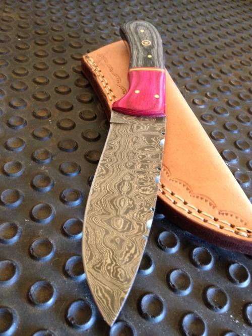 HANDMADE DAMASCUS STEEL HUNTING KNIFE !!!
