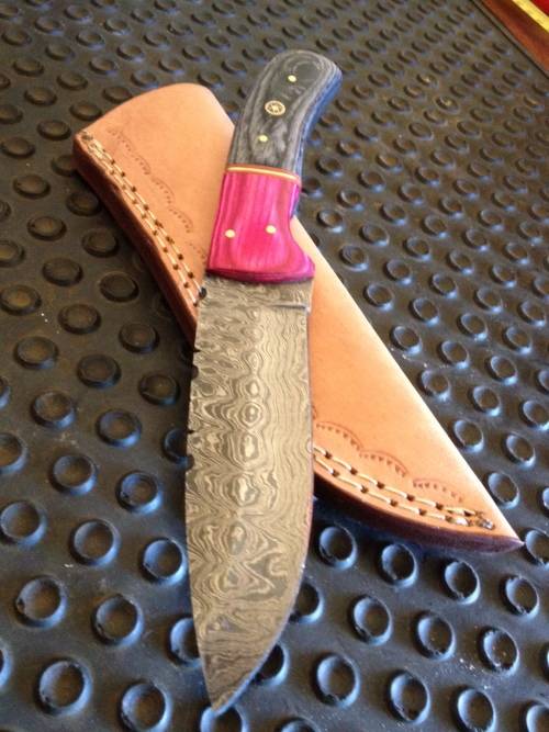 HANDMADE DAMASCUS STEEL HUNTING KNIFE !!!