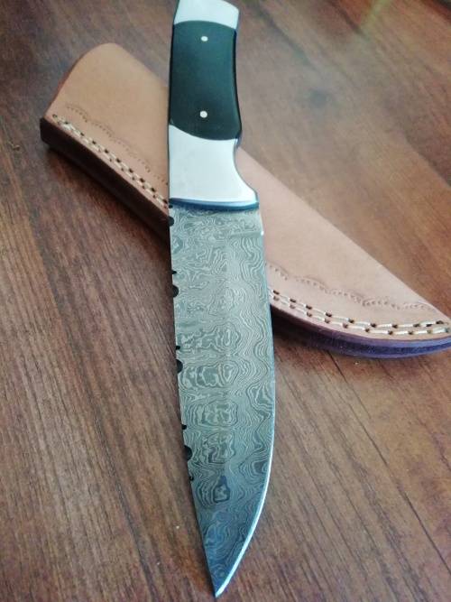 HANDMADE DAMASCUS STEEL HUNTING KNIFE !!!