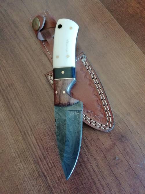 SMALL HANDMADE DAMASCUS STEEL HUNTING KNIFE !!!