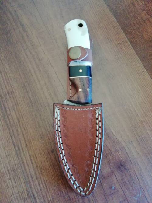 SMALL HANDMADE DAMASCUS STEEL HUNTING KNIFE !!!