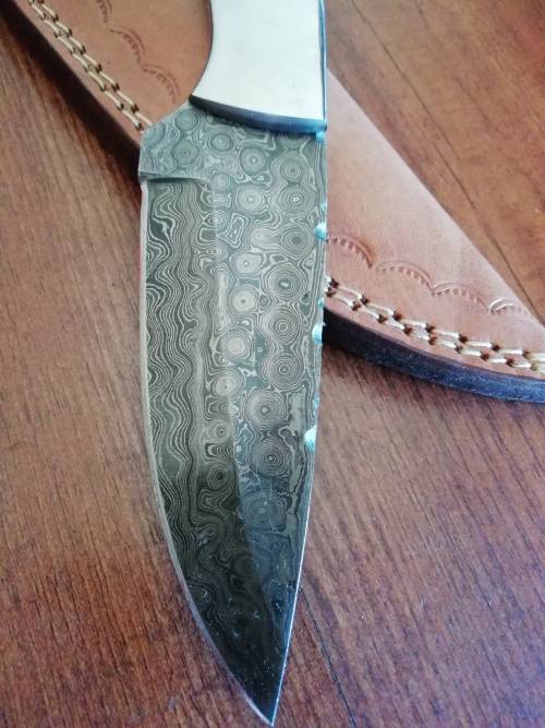 HANDMADE DAMASCUS STEEL HUNTING KNIFE !!!