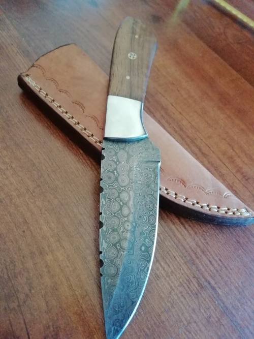 HANDMADE DAMASCUS STEEL HUNTING KNIFE !!!