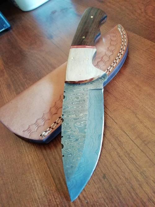 HANDMADE DAMASCUS STEEL HUNTING KNIFE !!!