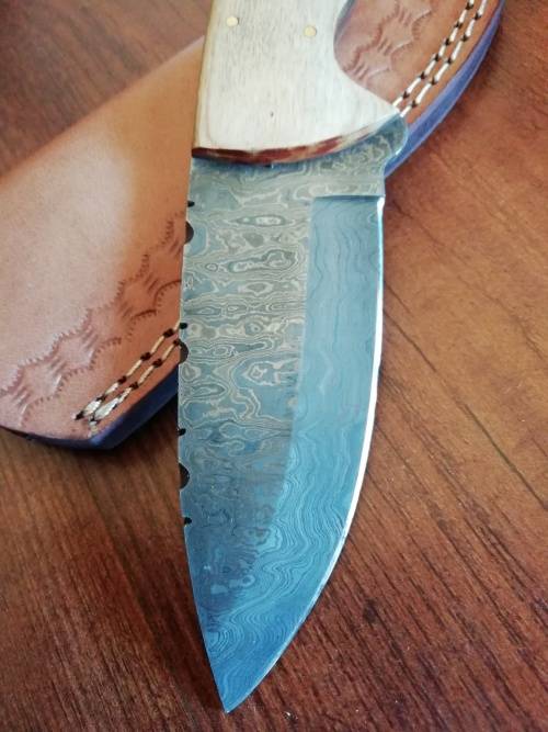 HANDMADE DAMASCUS STEEL HUNTING KNIFE !!!