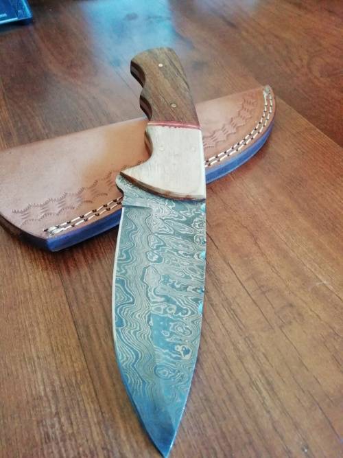 HANDMADE DAMASCUS STEEL HUNTING KNIFE !!!