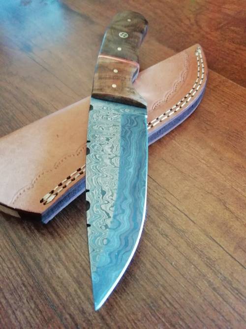 HANDMADE DAMASCUS STEEL HUNTING KNIFE !!!