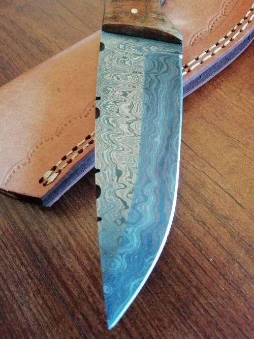 HANDMADE DAMASCUS STEEL HUNTING KNIFE !!!