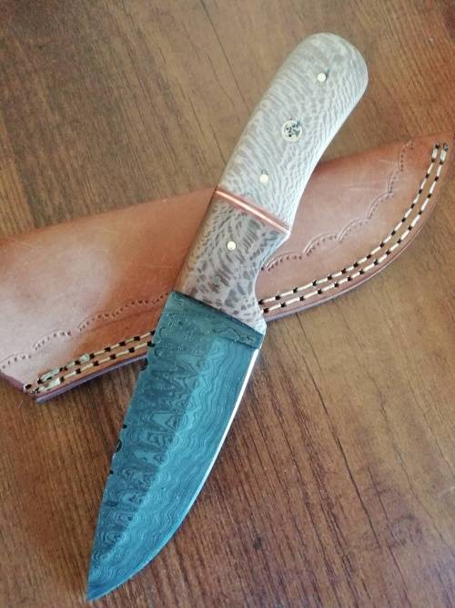 HANDMADE DAMASCUS STEEL HUNTING KNIFE !!!
