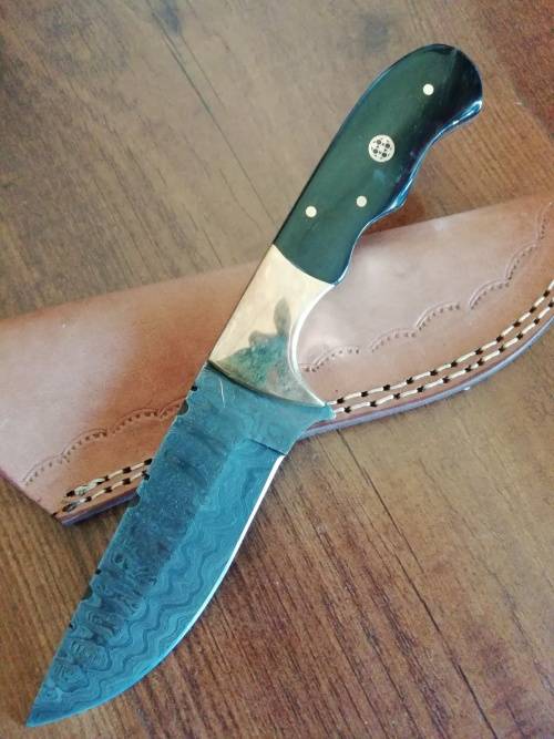 HANDMADE DAMASCUS STEEL HUNTING KNIFE !!!