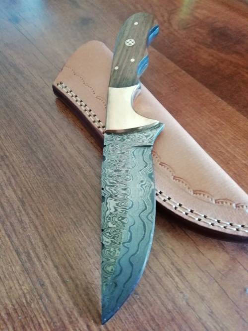 HANDMADE DAMASCUS STEEL HUNTING KNIFE !!!