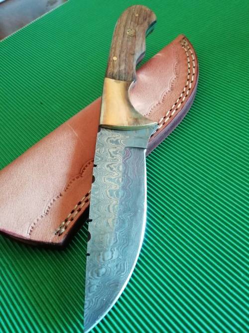 HANDMADE DAMASCUS STEEL HUNTING KNIFE !!!