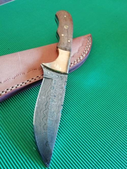 HANDMADE DAMASCUS STEEL HUNTING KNIFE !!!