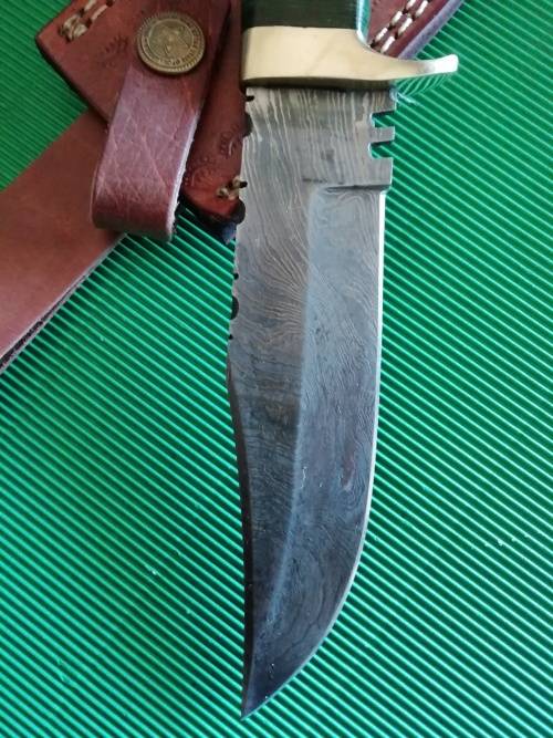 HANDMADE DAMASCUS STEEL HUNTING KNIFE !!!