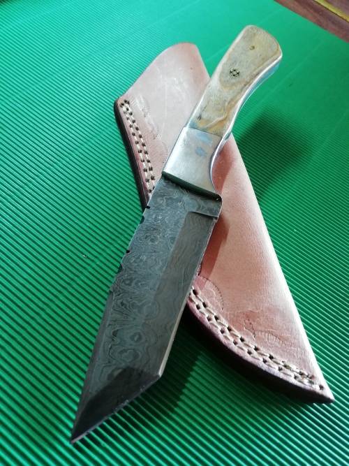 HANDMADE DAMASCUS STEEL HUNTING KNIFE !!!