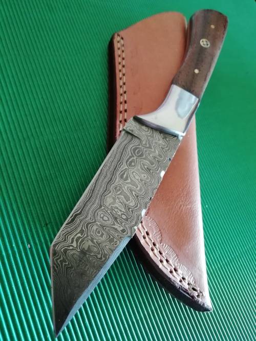 HANDMADE DAMASCUS STEEL HUNTING KNIFE !!!