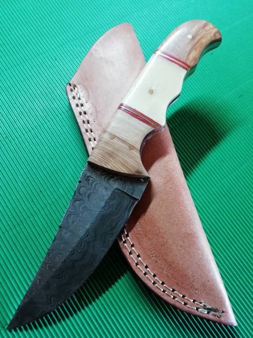 HANDMADE DAMASCUS STEEL HUNTING KNIFE !!!