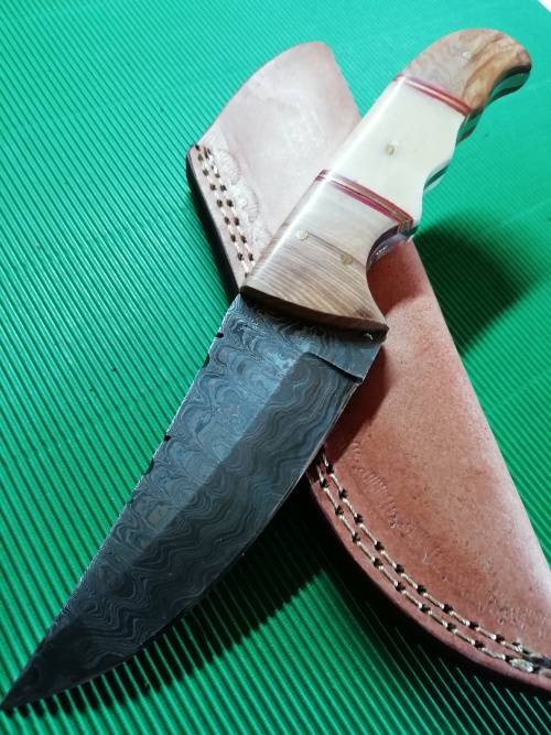 HANDMADE DAMASCUS STEEL HUNTING KNIFE !!!