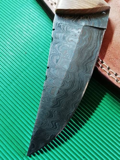 HANDMADE DAMASCUS STEEL HUNTING KNIFE !!!