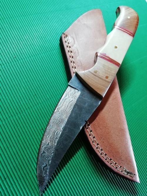 HANDMADE DAMASCUS STEEL HUNTING KNIFE !!!
