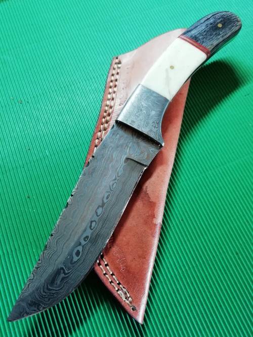 HANDMADE DAMASCUS STEEL HUNTING KNIFE !!!