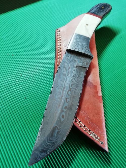 HANDMADE DAMASCUS STEEL HUNTING KNIFE !!!