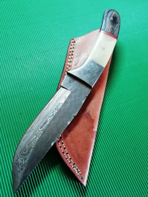 HANDMADE DAMASCUS STEEL HUNTING KNIFE !!!