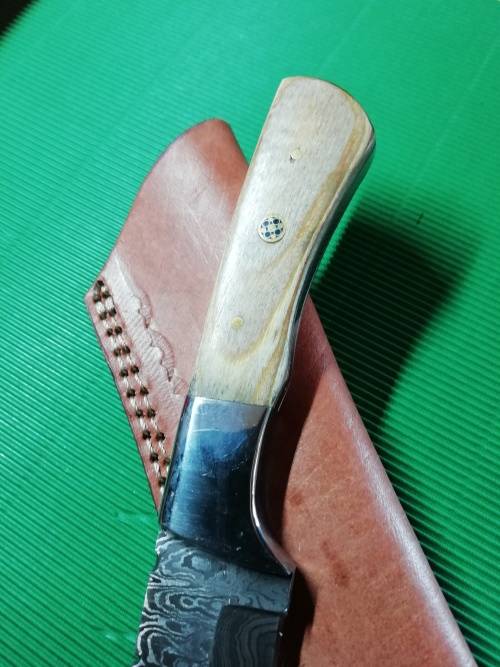 HANDMADE DAMASCUS STEEL HUNTING KNIFE !!!