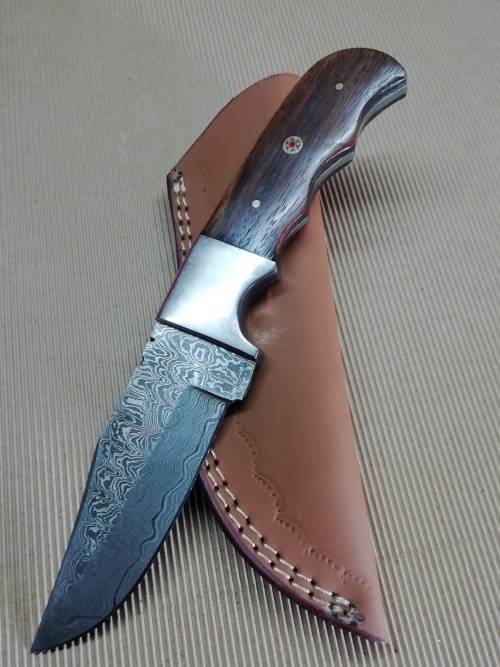 HANDMADE DAMASCUS STEEL HUNTING KNIFE !!!