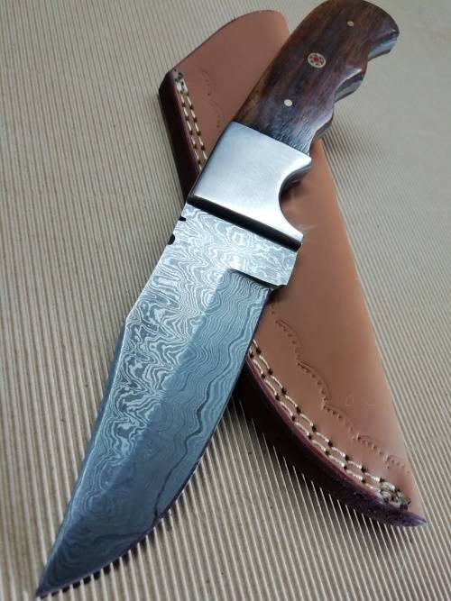 HANDMADE DAMASCUS STEEL HUNTING KNIFE !!!