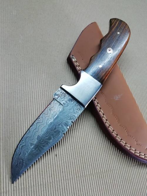 HANDMADE DAMASCUS STEEL HUNTING KNIFE !!!