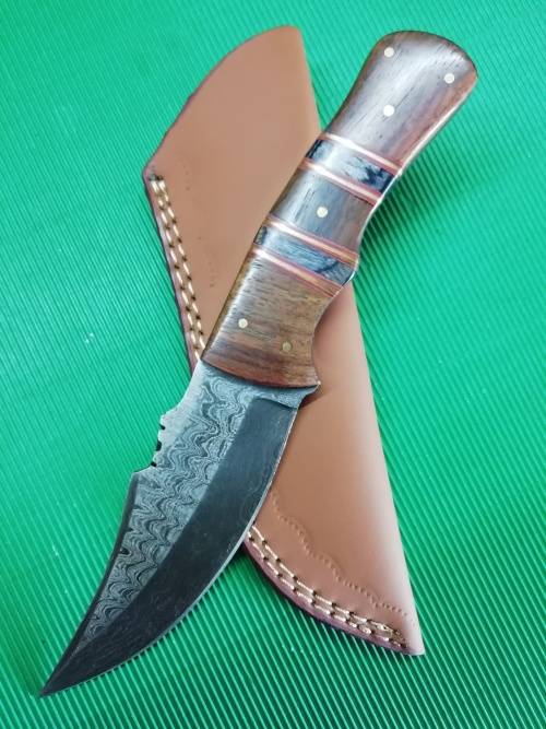 HANDMADE DAMASCUS STEEL HUNTING KNIFE !!!