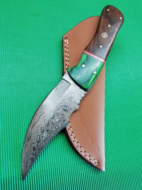 HANDMADE DAMASCUS STEEL HUNTING KNIFE !!!