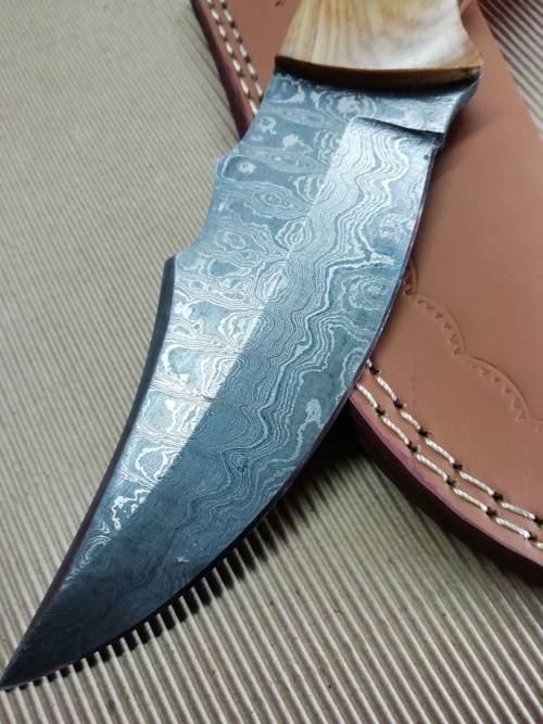 HANDMADE DAMASCUS STEEL HUNTING KNIFE !!!