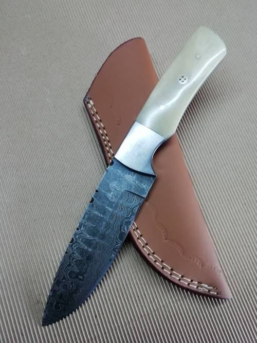 HANDMADE DAMASCUS STEEL HUNTING KNIFE !!!