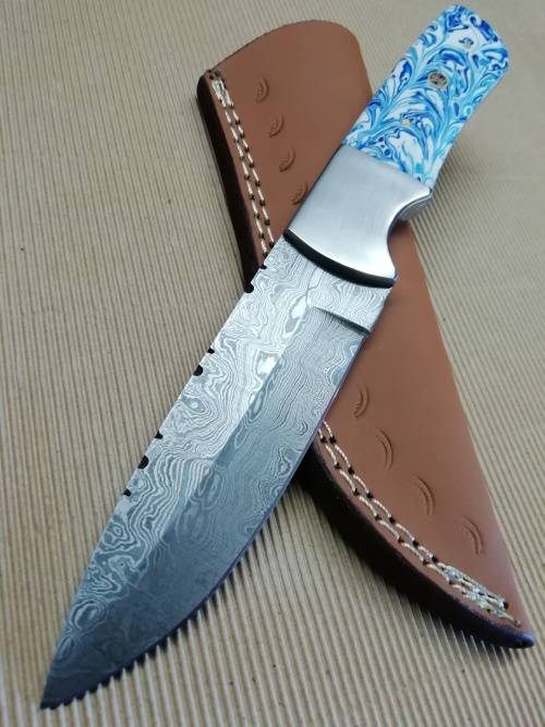HANDMADE DAMASCUS STEEL HUNTING KNIFE !!!