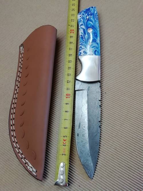 HANDMADE DAMASCUS STEEL HUNTING KNIFE !!!