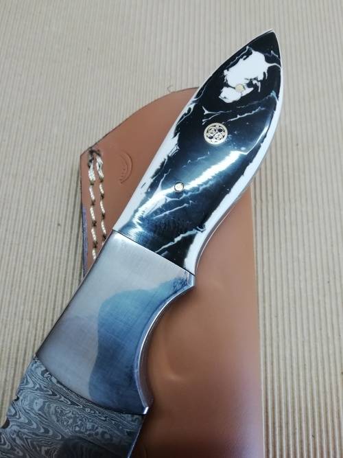 HANDMADE DAMASCUS STEEL HUNTING KNIFE !!!