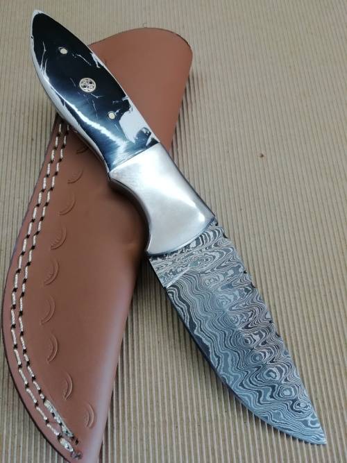 HANDMADE DAMASCUS STEEL HUNTING KNIFE !!!